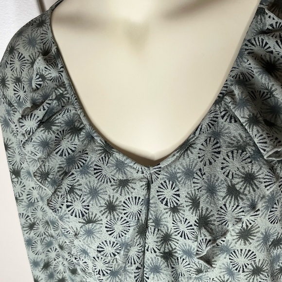 JJill Romantic patterned sage long sleeve blouse. Whimsical, mystical feminine. - Picture 6 of 7